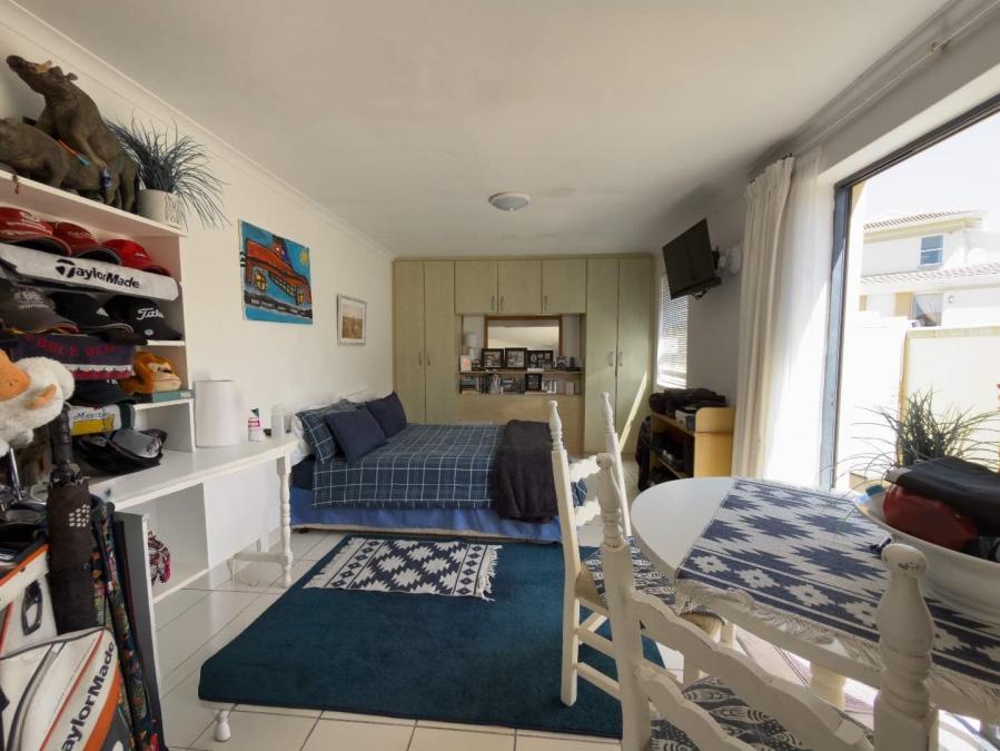 4 Bedroom Property for Sale in Sunset Links Western Cape